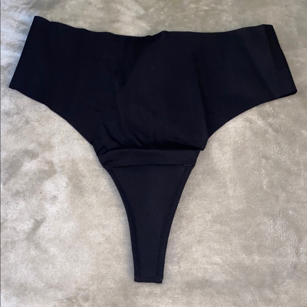 5 Aura Seamless Thongs - Picture 3 of 4